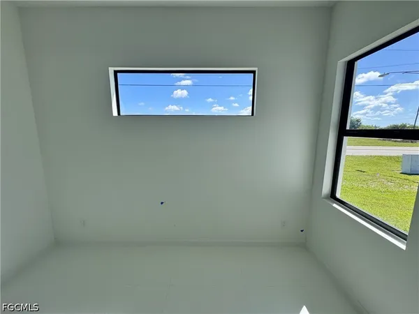 $2,300 | 4002 Northwest 38th Street, Cape Coral, FL 33993