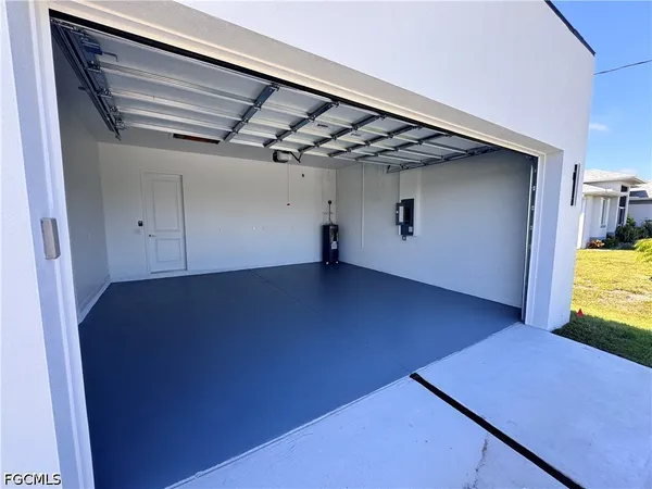 $2,300 | 4002 Northwest 38th Street, Cape Coral, FL 33993