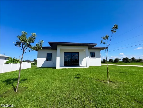 $2,300 | 4002 Northwest 38th Street, Cape Coral, FL 33993