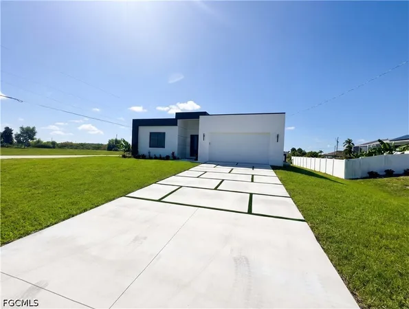 $2,300 | 4002 Northwest 38th Street, Cape Coral, FL 33993