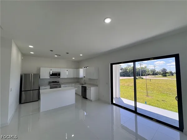 $2,300 | 4002 Northwest 38th Street, Cape Coral, FL 33993