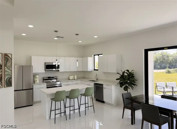 $2,300 | 4002 Northwest 38th Street, Cape Coral, FL 33993