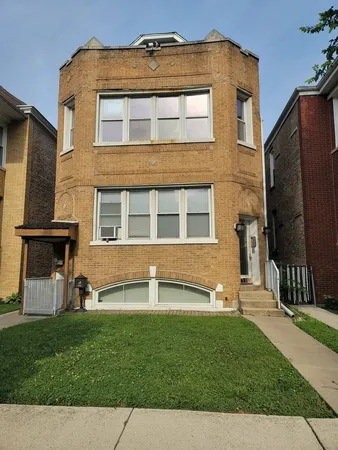 $2,000 | 132 South Austin Boulevard, Unit 2, Oak Park, IL 60304
