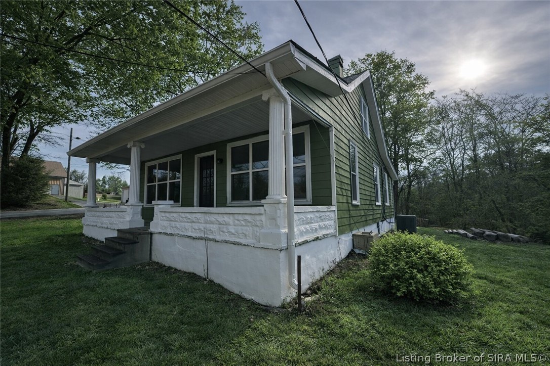 3593 Old Vincennes Road Floyds Knobs, IN 47119 - Photo 20 of 39 * Please note that this property has been virtually staged. The furnishings and décor shown are for illustrative purposes only. These images have been digitally enhanced.