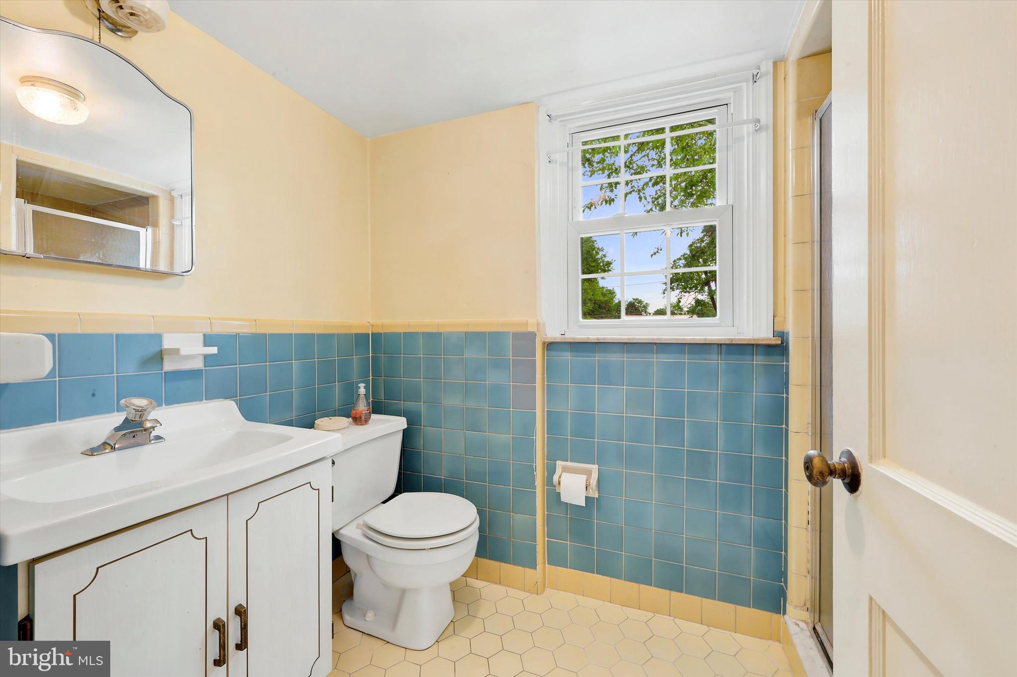 308 Henry Lane Wallingford, PA 19086 - Photo 25 of 36 Second floor main bath