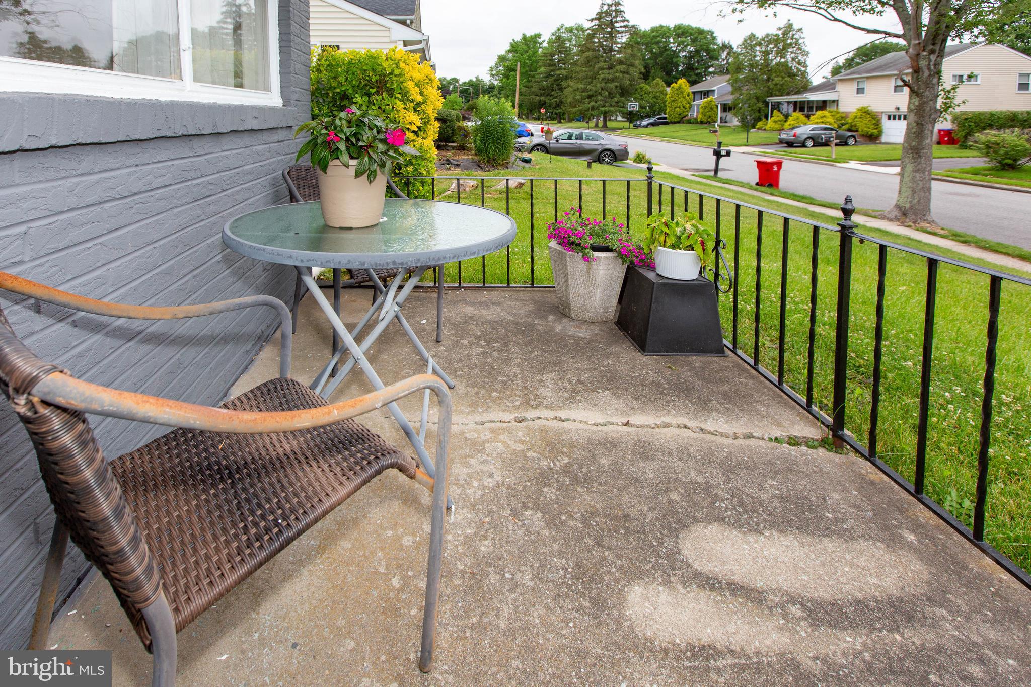 27 Brant Road Norristown, PA 19403 - Photo 5 of 52 Front patio