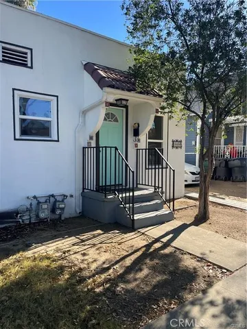 $1,700 | 3438 Locust Street, Riverside, CA 92501