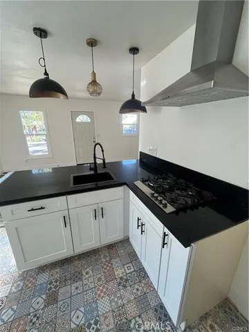 $1,700 | 3438 Locust Street, Riverside, CA 92501