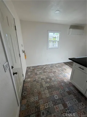 $1,700 | 3438 Locust Street, Riverside, CA 92501