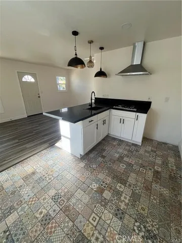 $1,700 | 3438 Locust Street, Riverside, CA 92501