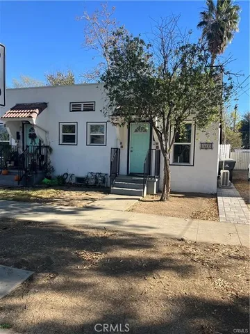 $1,700 | 3438 Locust Street, Riverside, CA 92501
