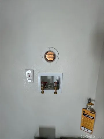 $1,700 | 3438 Locust Street, Riverside, CA 92501