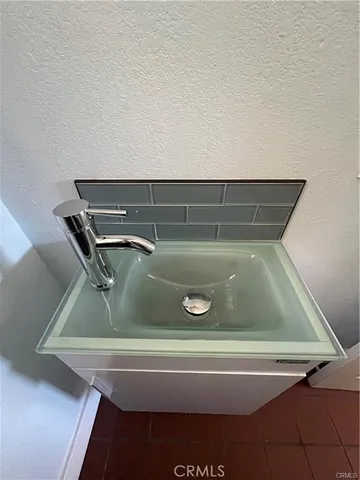 $1,700 | 3438 Locust Street, Riverside, CA 92501