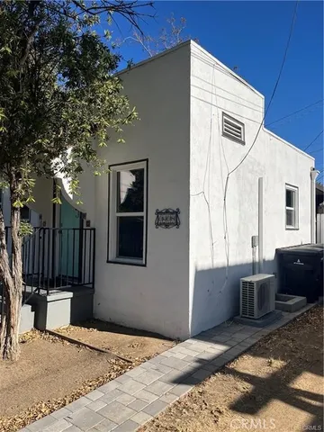$1,700 | 3438 Locust Street, Riverside, CA 92501