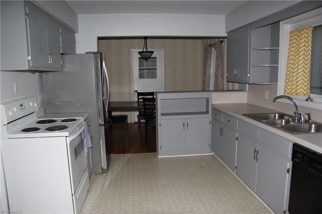 3409 Pine Valley Road High Point, NC 27265 - Photo 7 of 24