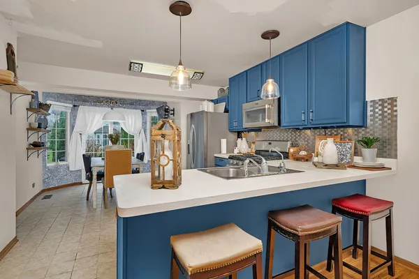 $320,000 | 649 Berkley Drive, Romeoville, IL 60446