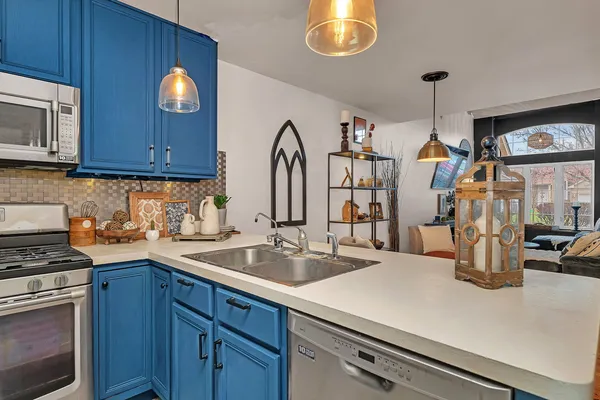 $320,000 | 649 Berkley Drive, Romeoville, IL 60446