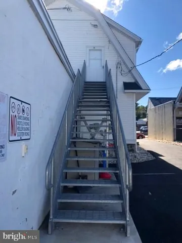 a view of entryway and hall