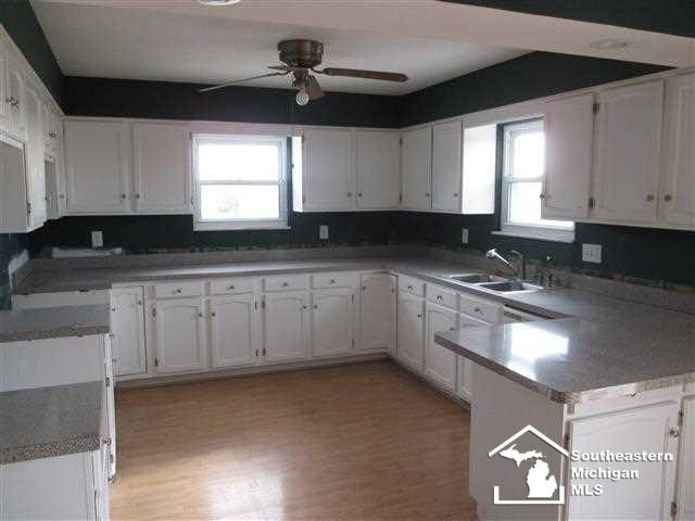 701 East Erie Road Temperance, MI 48182 - Photo 9 of 18 Gallery Image 9