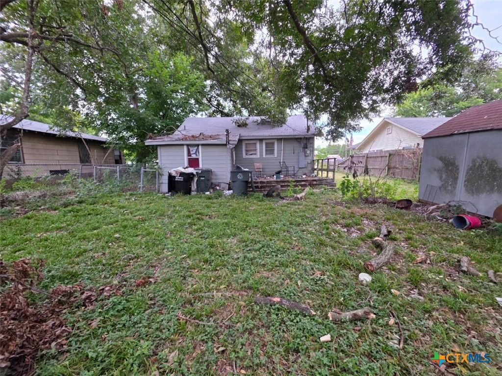 1214 South 19th Street Temple, TX 76504 - Photo 4 of 11 a house view with a outdoor space