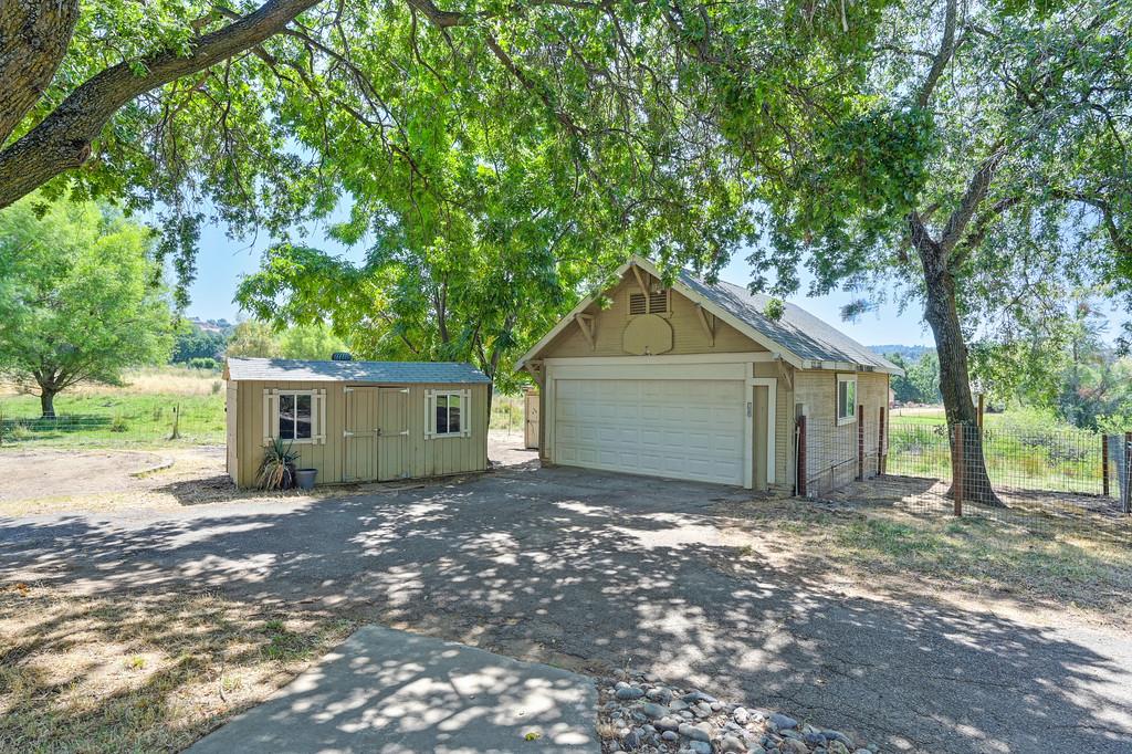 1200 Gold Hill Road Newcastle, CA 95658 - Photo 28 of 96 a view of a house with a yard and large tree