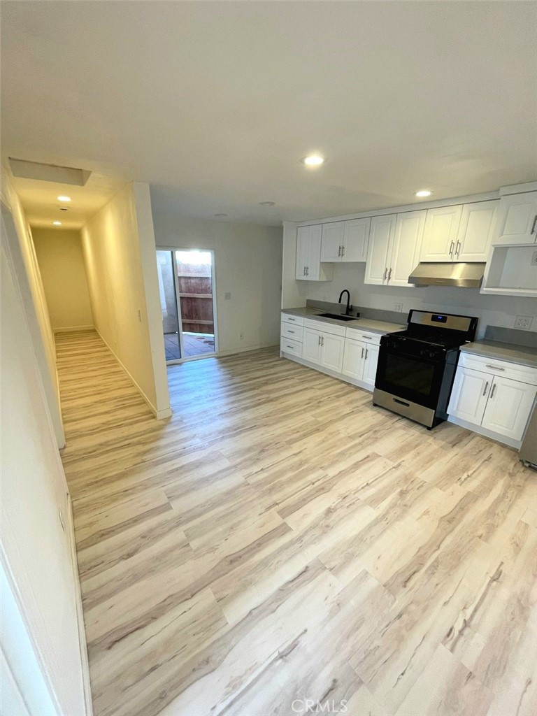 3374 1/2 Fashion Avenue Long Beach, CA 90810 - Photo 2 of 11