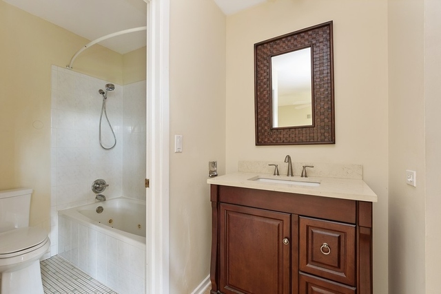708 West Woodland Road Lake Bluff, IL 60044 - Photo 9 of 17