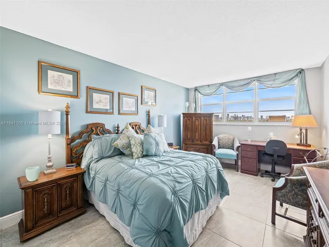 $349,000 | 401 Northeast 14th Avenue, Unit 808, Hallandale Beach, FL 33009