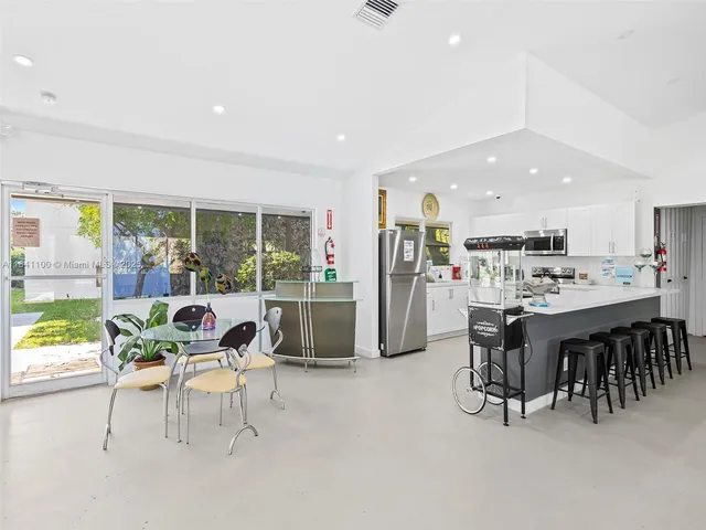 $349,000 | 401 Northeast 14th Avenue, Unit 808, Hallandale Beach, FL 33009