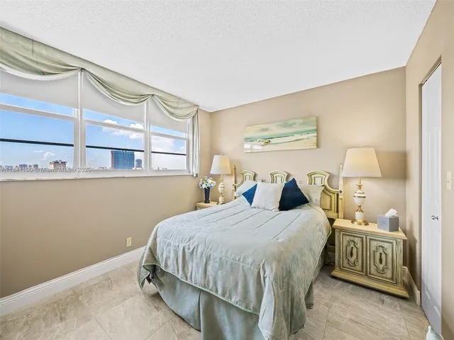 $349,000 | 401 Northeast 14th Avenue, Unit 808, Hallandale Beach, FL 33009