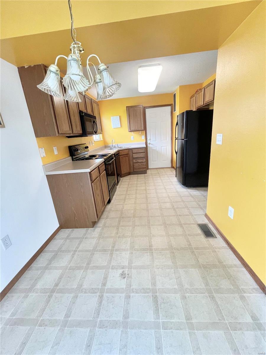 2021 Killarney Drive Belleville, IL 62221 - Photo 8 of 22