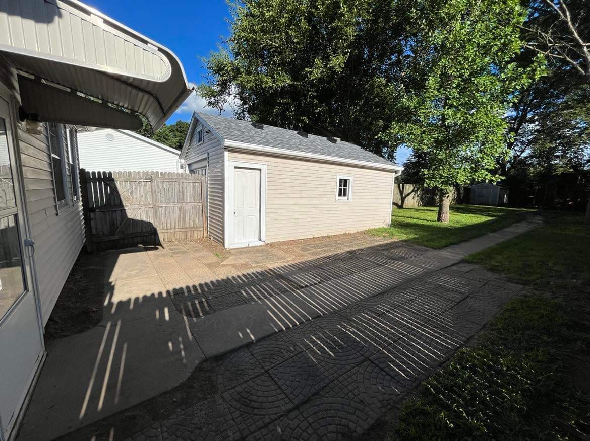 145 West Southmor Road Morris, IL 60450 - Photo 14 of 16 a view of a backyard with sitting area