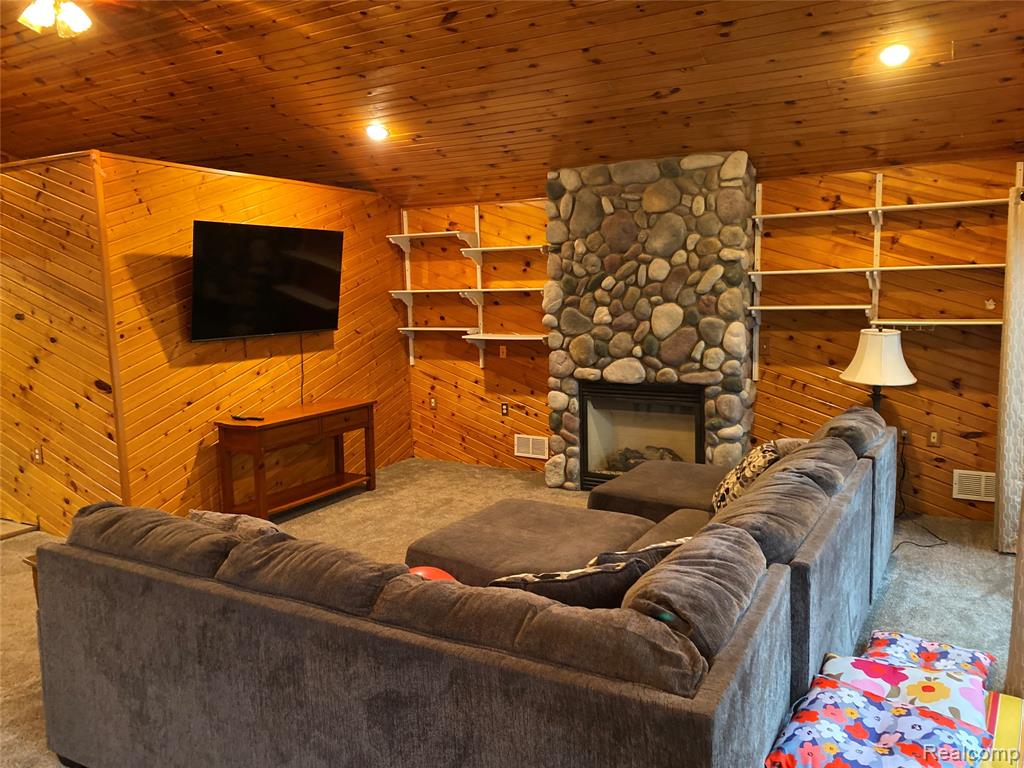 7825 Elizabeth Lake Road Waterford, MI 48327 - Photo 10 of 13 Gallery Image 10