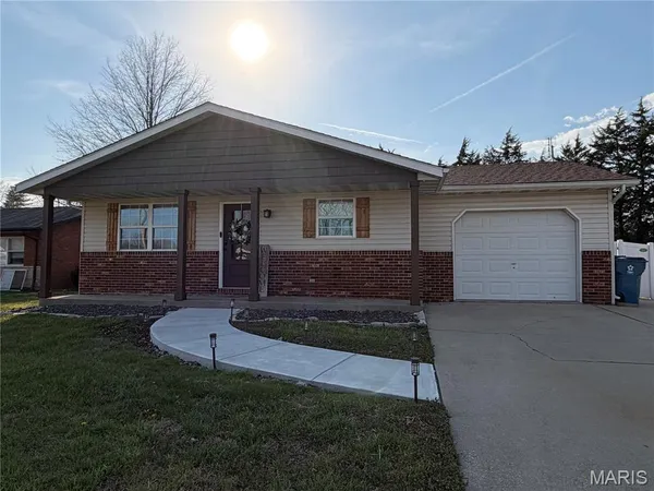 $245,000 | 402 Ackerman Place, Troy, IL 62294