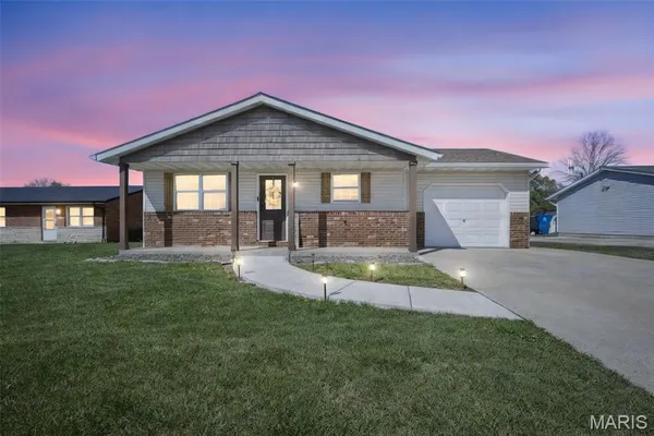 $245,000 | 402 Ackerman Place, Troy, IL 62294