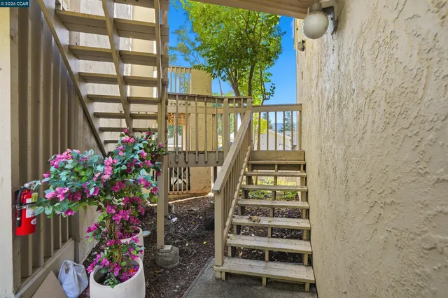 $675,000 | 824 Cedar Street, Unit B, Redwood City, CA 94063