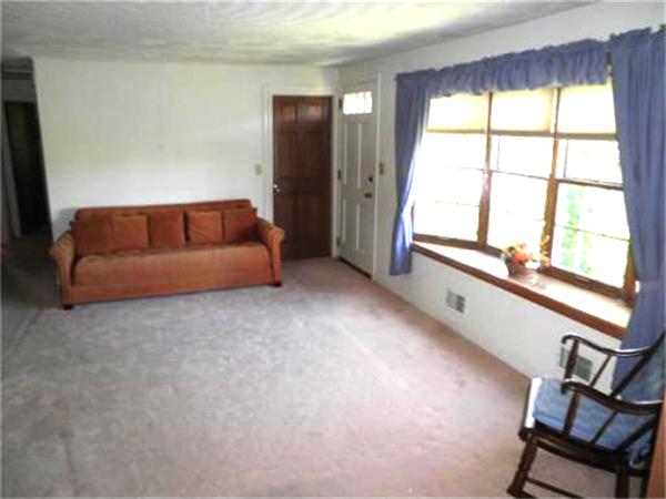 246 Framingham Road Marlborough, MA 01752 - Photo 5 of 30 Gallery Image 5
