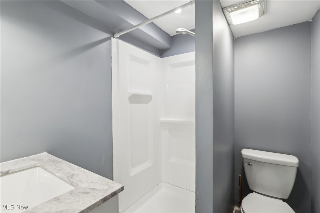 2045 Stabler Road Akron, OH 44313 - Photo 20 of 35 Updated bath
