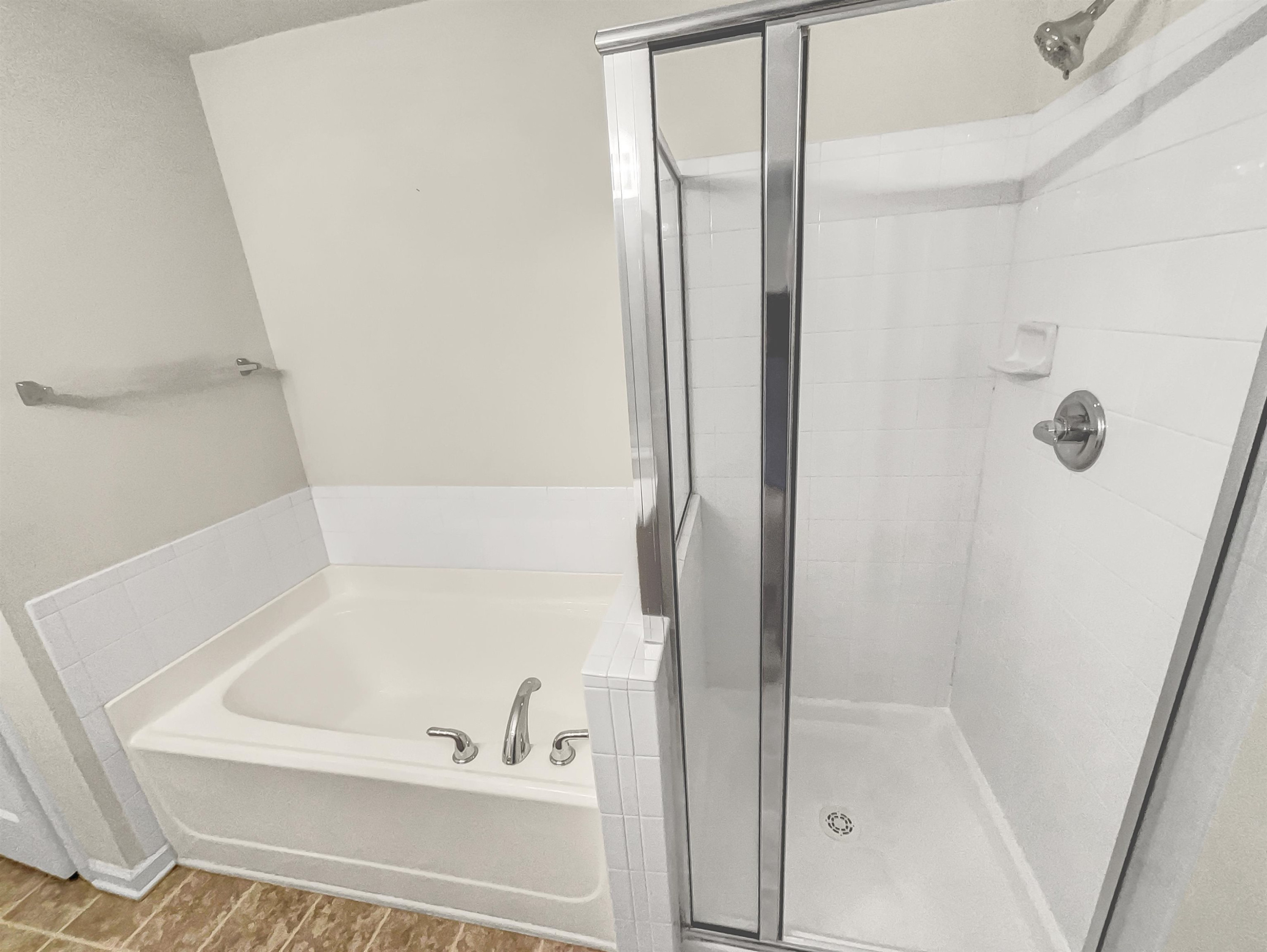 11720 Coppergate Drive, Unit 109 Raleigh, NC 27614 - Photo 11 of 16 a bathroom with a bathtub