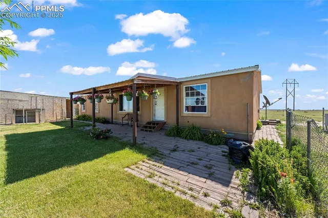 a view of a house with backyard and sitting area