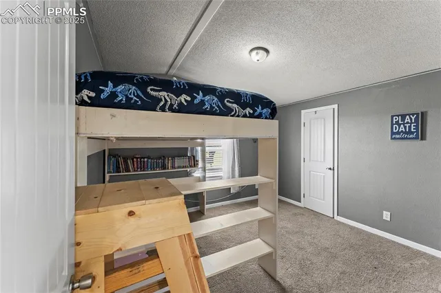 a view of a livingroom with washer and dryer