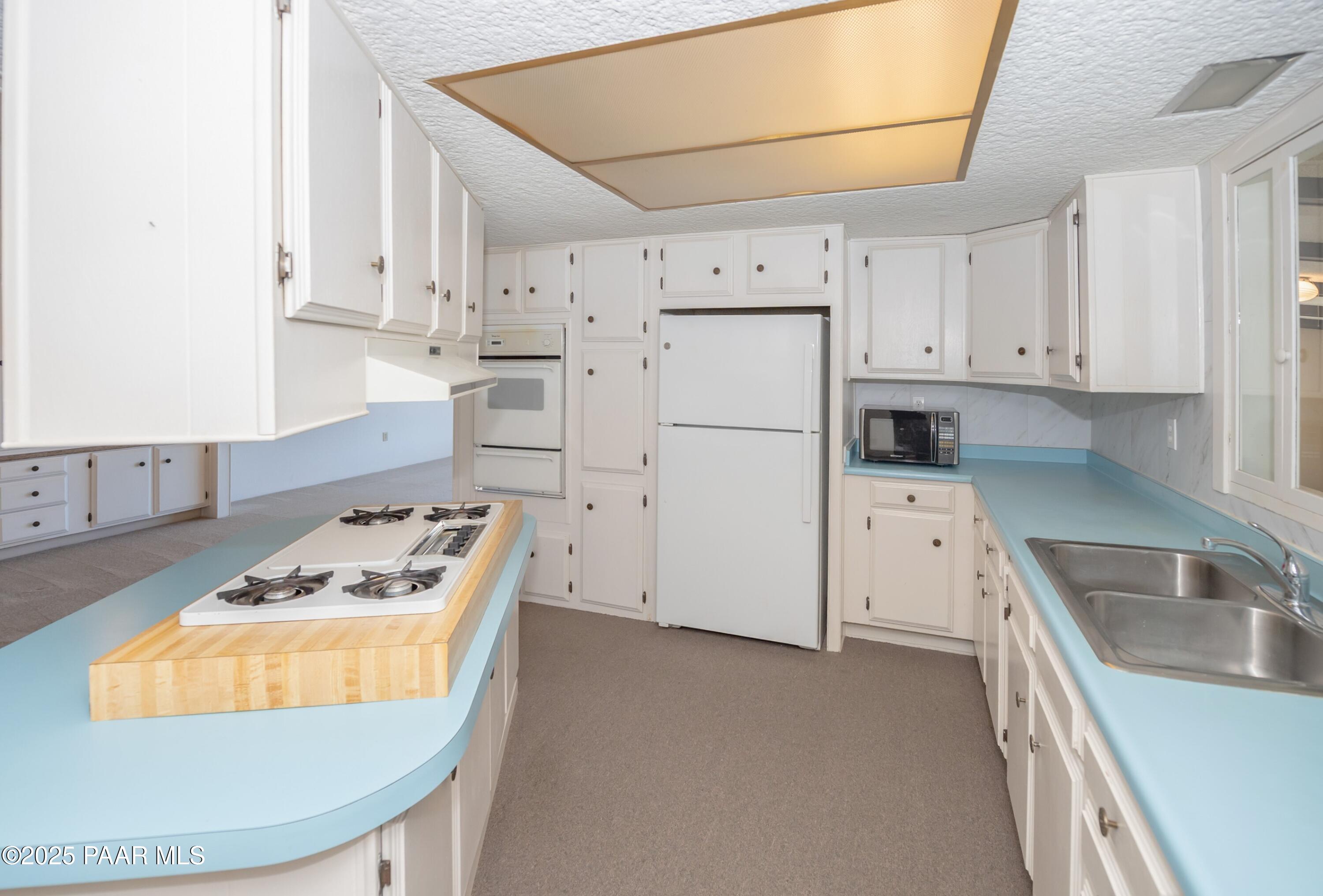1085 North Swiss Road Dewey, AZ 86327 - Photo 4 of 34 Kitchen
