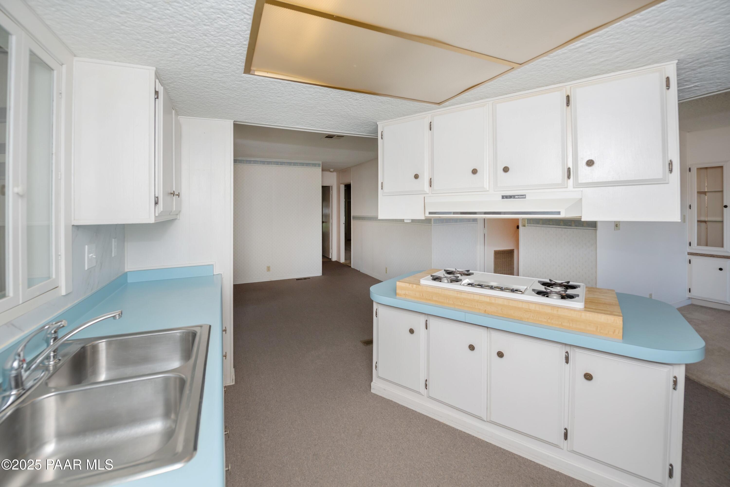 1085 North Swiss Road Dewey, AZ 86327 - Photo 5 of 34 Kitchen