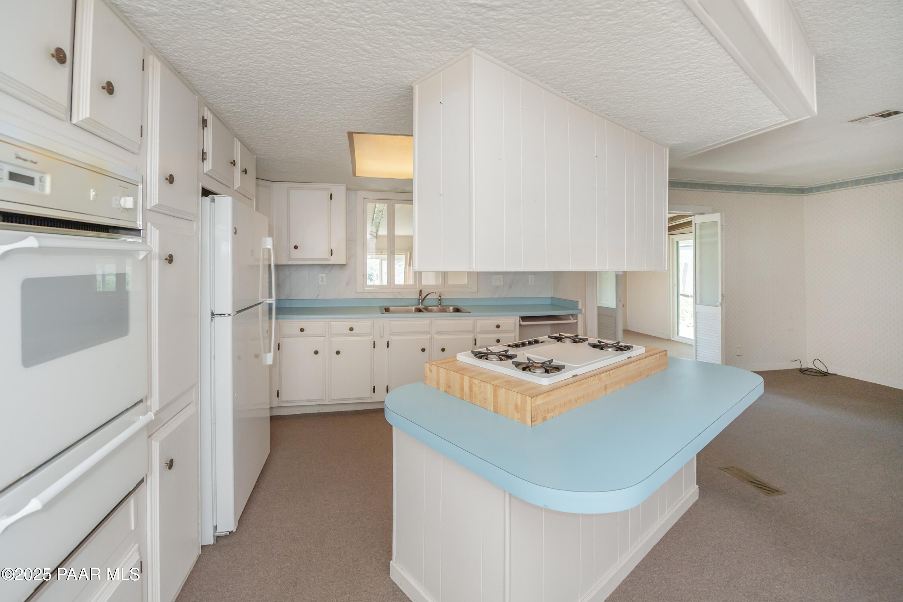 1085 North Swiss Road Dewey, AZ 86327 - Photo 7 of 34 Kitchen