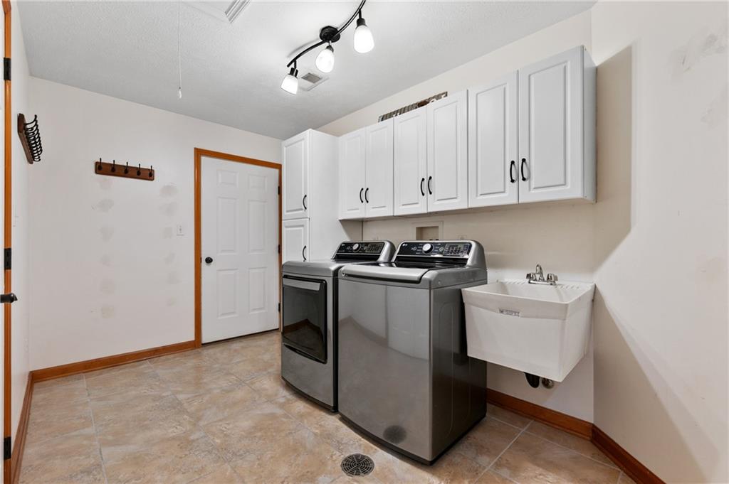 235 Ewing Road Carnegie, PA 15106 - Photo 29 of 43