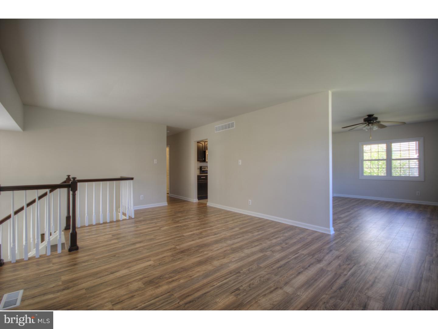 162 Canterbury Road Mount Laurel, NJ 08054 - Photo 4 of 23 Living Room