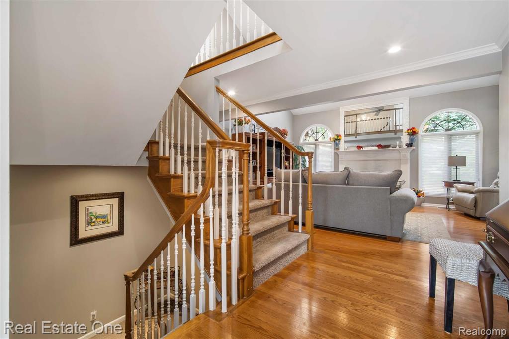 1093 Pointe Pl Boulevard Rochester, MI 48307 - Photo 5 of 46
