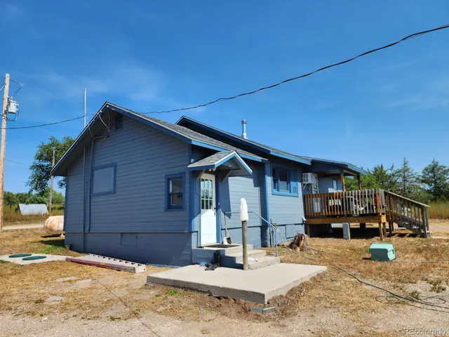 a house view with a outdoor space
