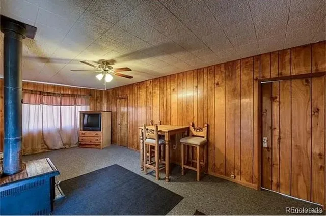 a view of a livingroom with furniture