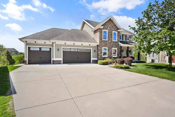 $669,900 | 245 Stone Bridge Circle, Deerfield, WI 53531